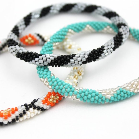 Set of 3 Crocheted Glass Bead Stacking Bracelets NWoT - Picture 6 of 6